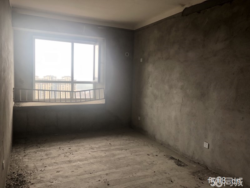 公园里现房115平方另有赠送三室两厅有证可过户按揭前后无遮挡