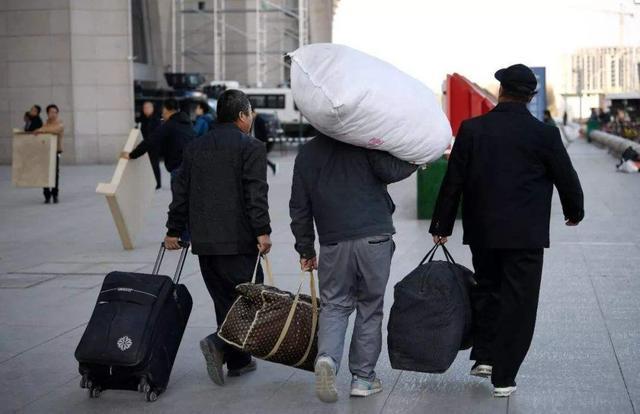 阜阳市站为何被称为农民工车站?百万农民工乘火车外出务工